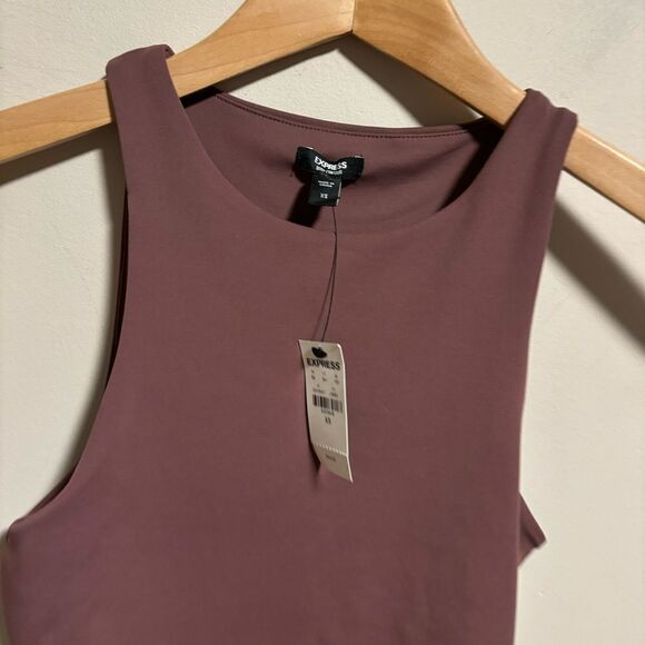 NWT Express Body Contour High Compression High Neck Cropped Tank- Size XS - Picture 6 of 9